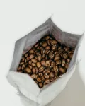 เมล็ดกาแฟคั่วในถุง
