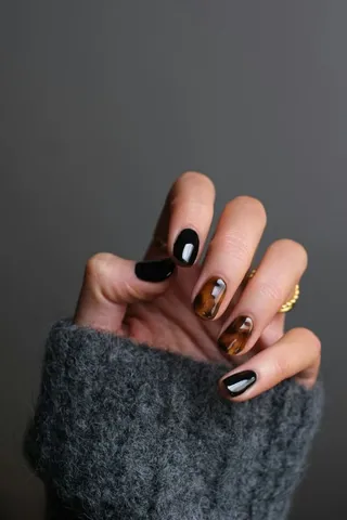 Tortoiseshell painted nails